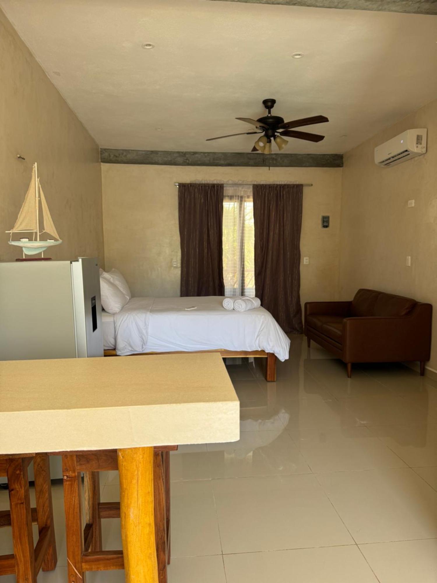 Mexhe Hotel Ел Куйо Екстериор снимка