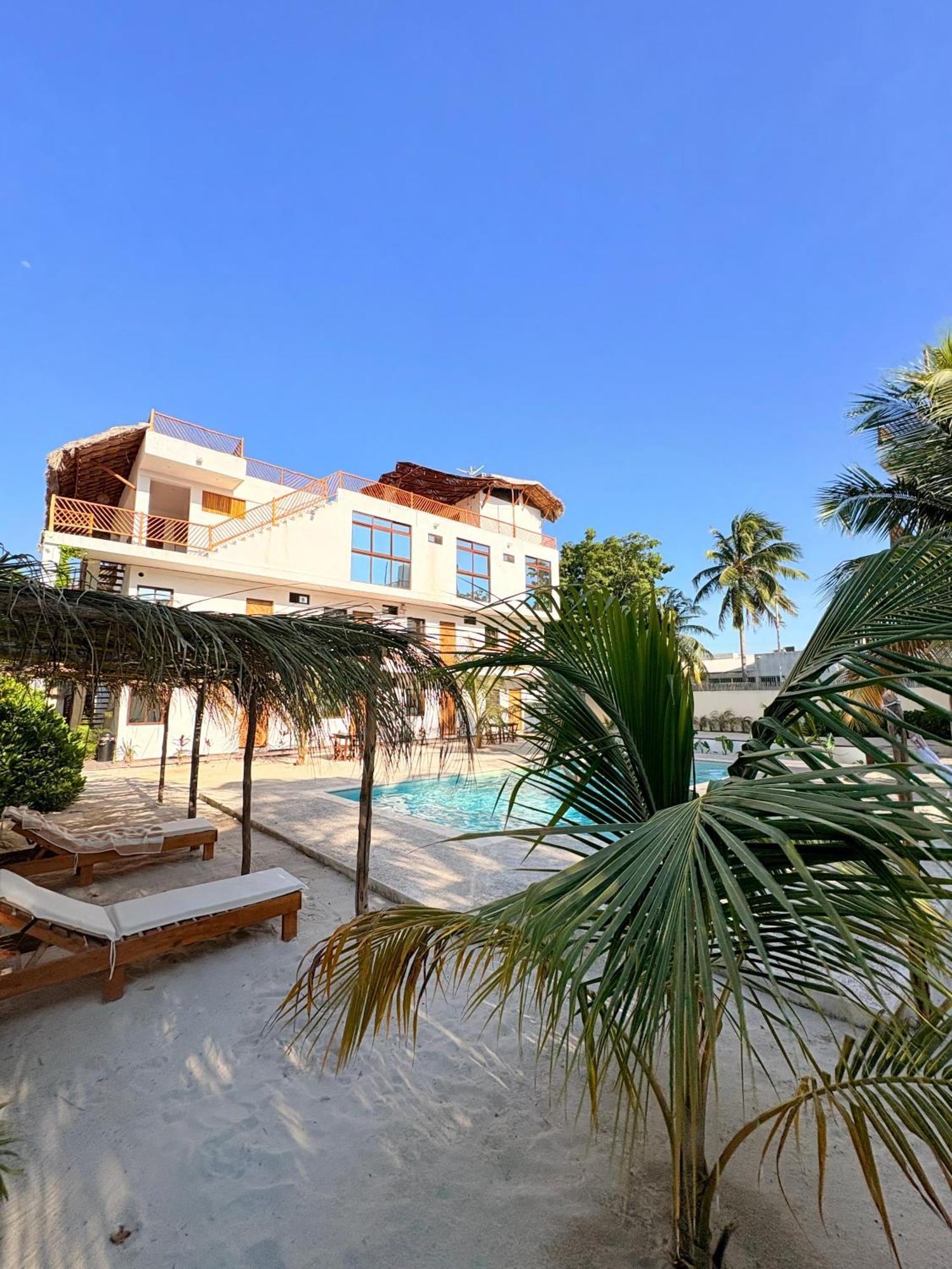 Mexhe Hotel Ел Куйо Екстериор снимка