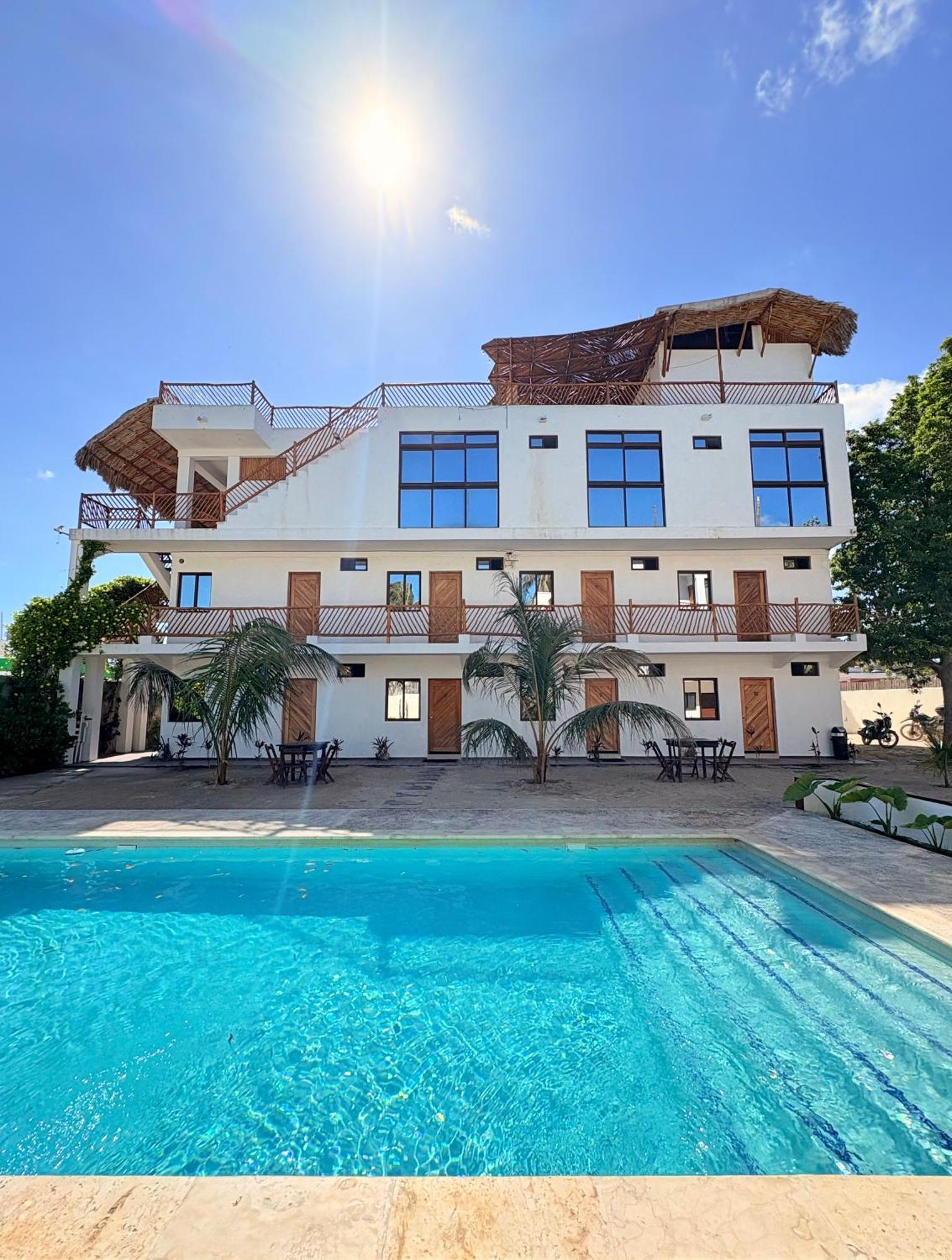Mexhe Hotel Ел Куйо Екстериор снимка